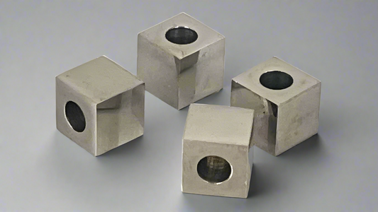 Square spacers 8 x 8 mm (4 pieces)