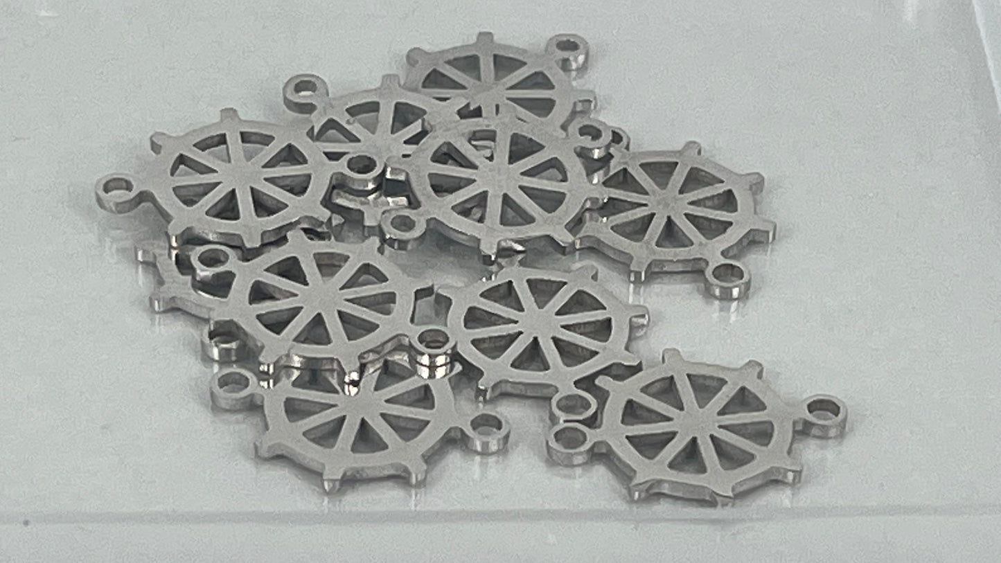 Ship's wheel charms (10 pieces)