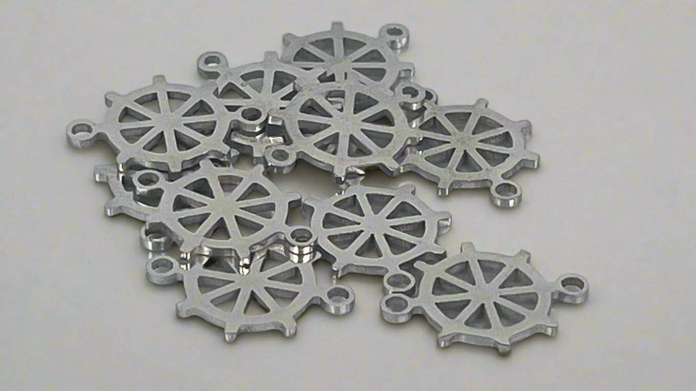 Ship's wheel charms (10 pieces)