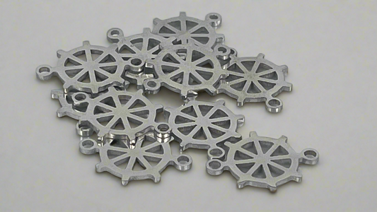 Ship's wheel charms (10 pieces)
