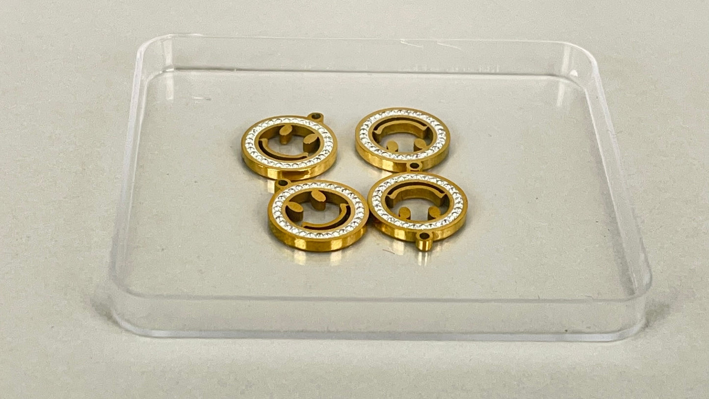 Face charms (4 pieces)