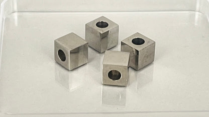 Square spacers 8 x 8 mm (4 pieces)