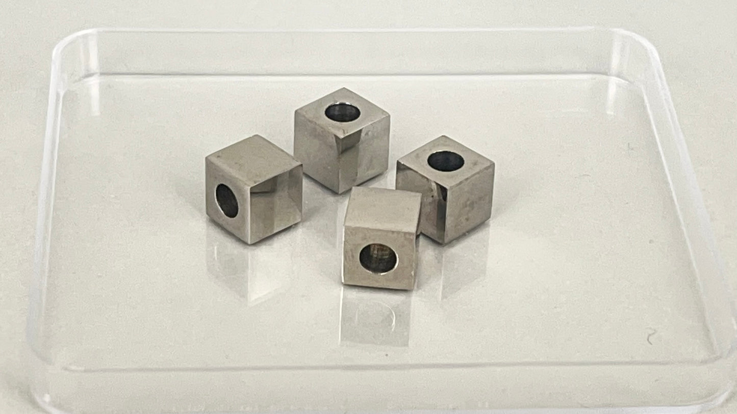 Square spacers 8 x 8 mm (4 pieces)