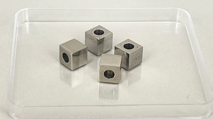 Square spacers 8 x 8 mm (4 pieces)