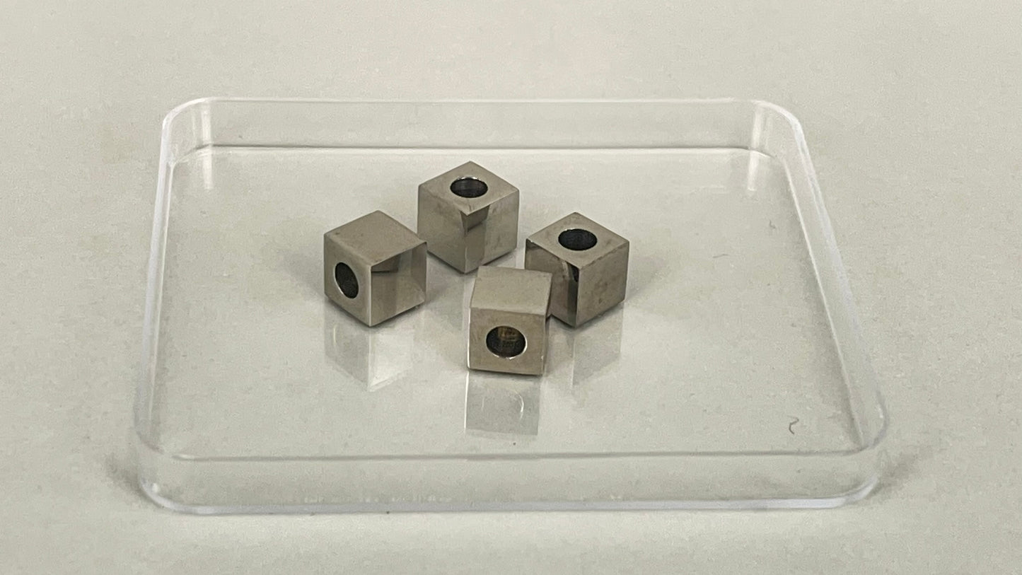 Square spacers 8 x 8 mm (4 pieces)