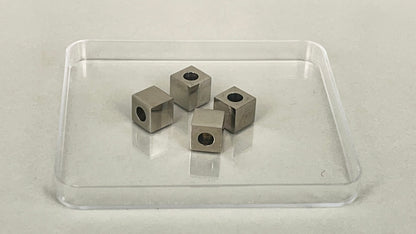 Square spacers 8 x 8 mm (4 pieces)