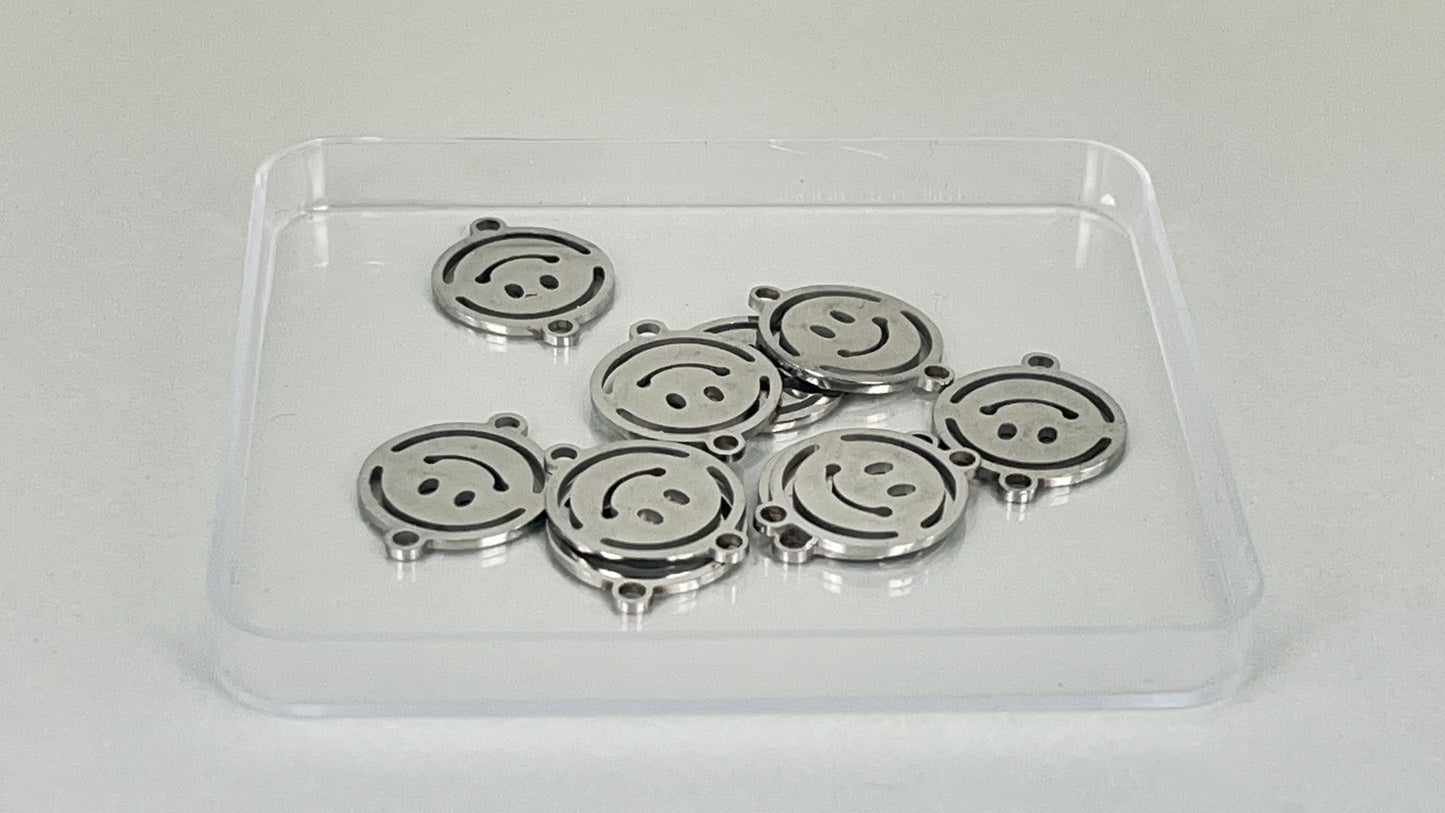 Smiley charms (10 pieces)