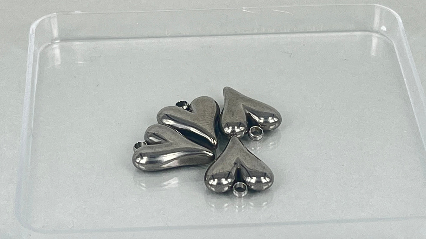 Heart pendants 15 mm (4 pieces)