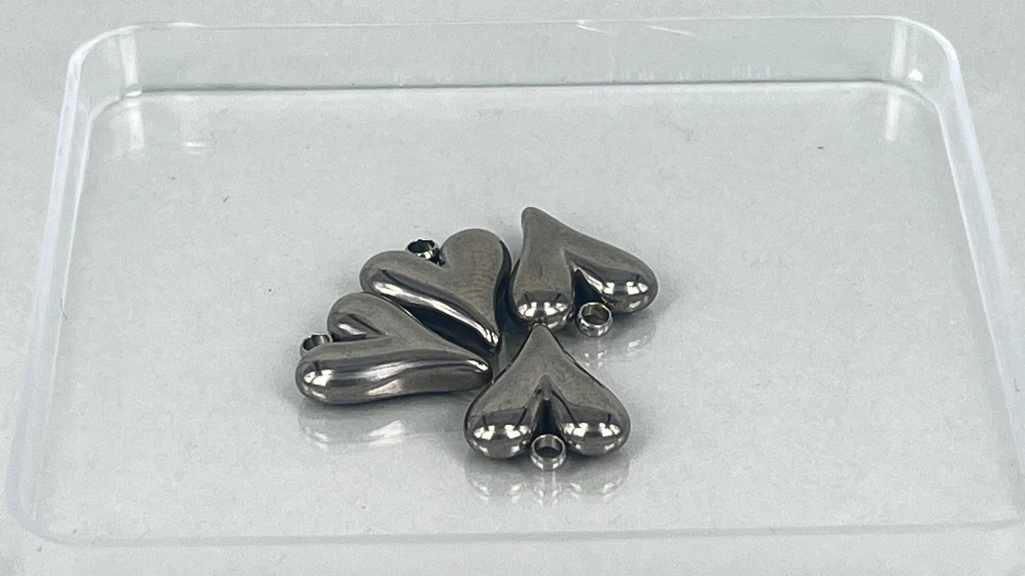 Heart pendants 15 mm (4 pieces)
