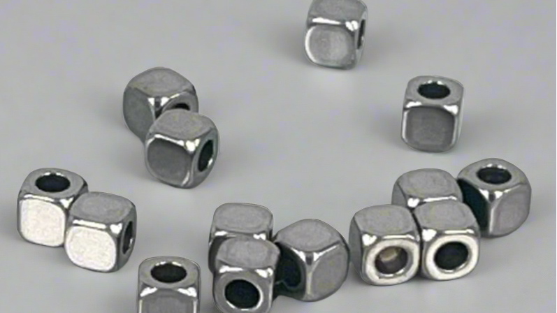 Square spacers 4 x 4 mm (20 pieces)