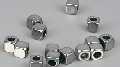 Square spacers 4 x 4 mm (20 pieces)