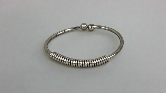 Spring bangle